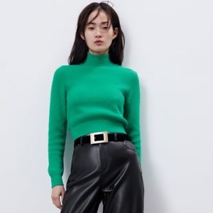 Zara fuzzy green sweater never worn